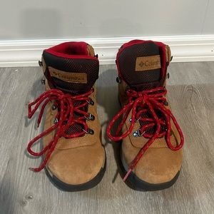 Columbia Women’s Newton Ridge Hiking Boot Size 8.5